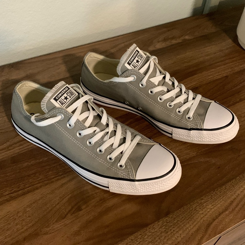 Converse Chuck Taylor All Star Sneakers, Unisex: Mens’ Size 10, Women’s Size 12